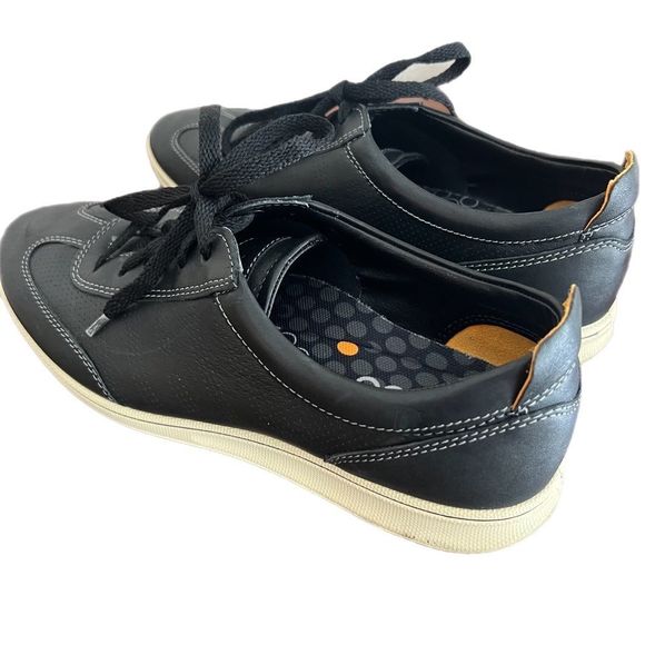 Ecco Black Low Profile Leather Sneakers. Size 38 (7-7.5) Great Condition!! - Picture 5 of 12